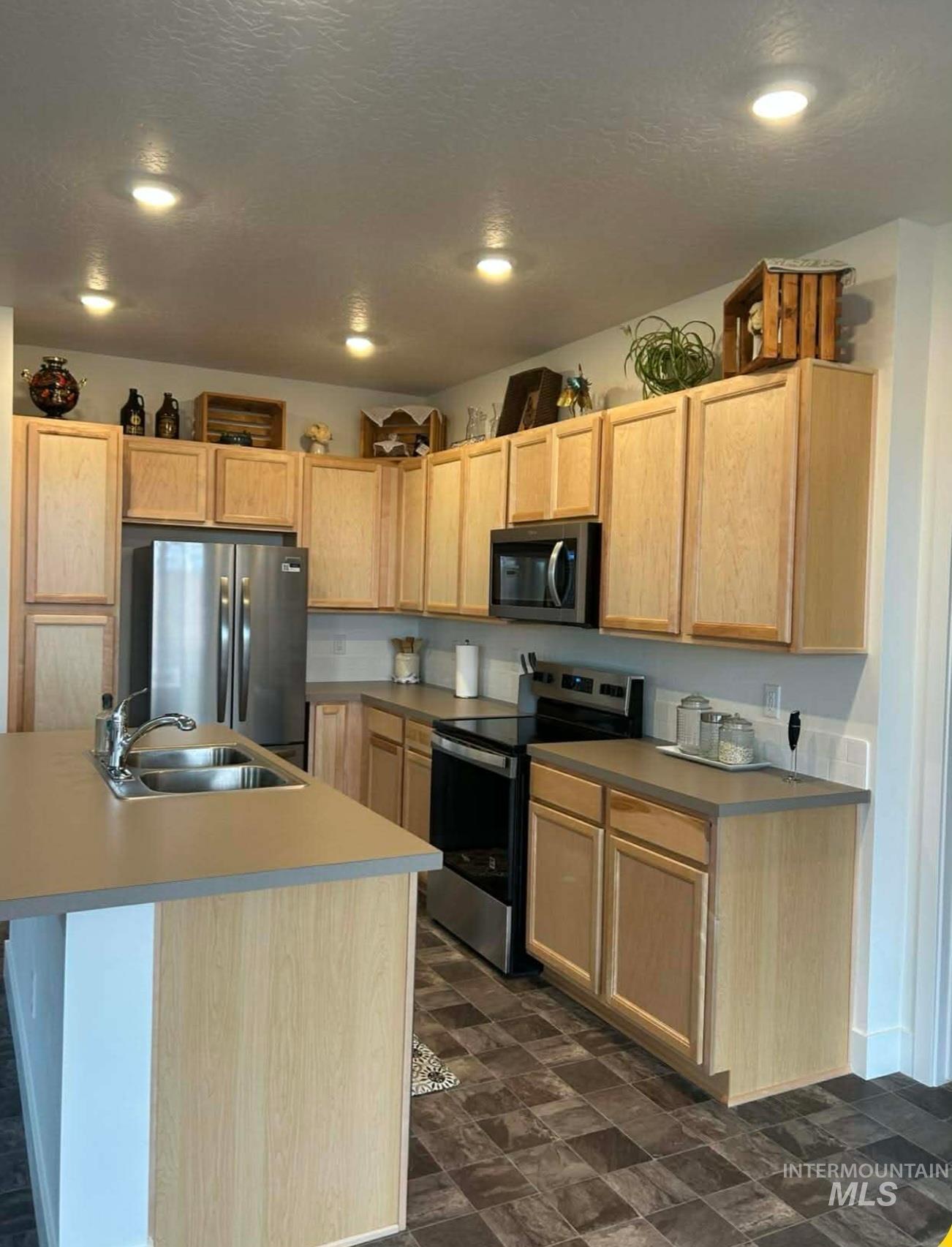 12165 S Glory Ln, Kuna, Idaho 83634, 2 Bedrooms, 2 Bathrooms, Residential For Sale, Price $399,900,MLS 98972126