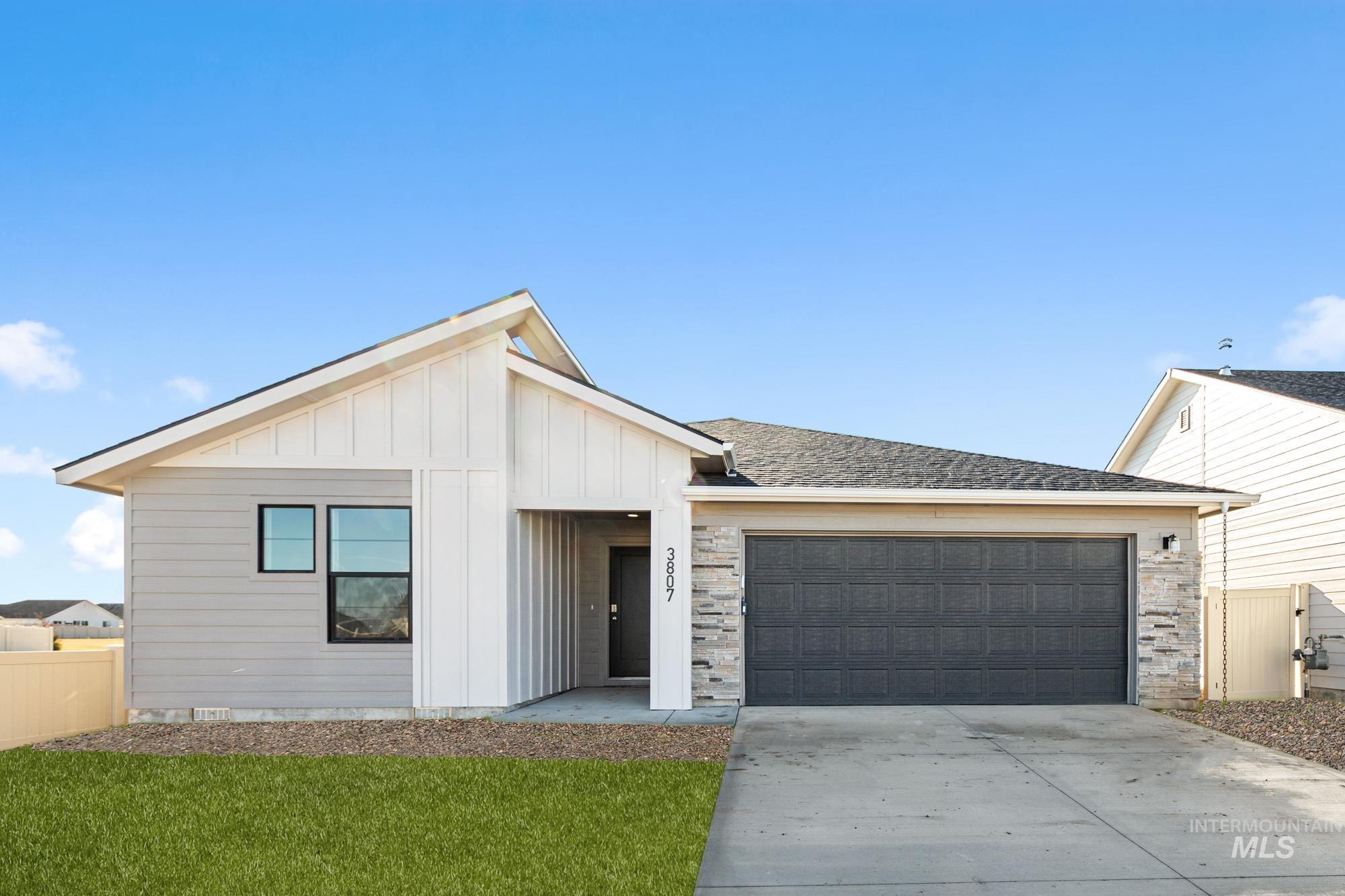 3807 E Syracuse St, Nampa, Idaho 83686, 3 Bedrooms, 2 Bathrooms, Residential For Sale, Price $399,990,MLS 98972127