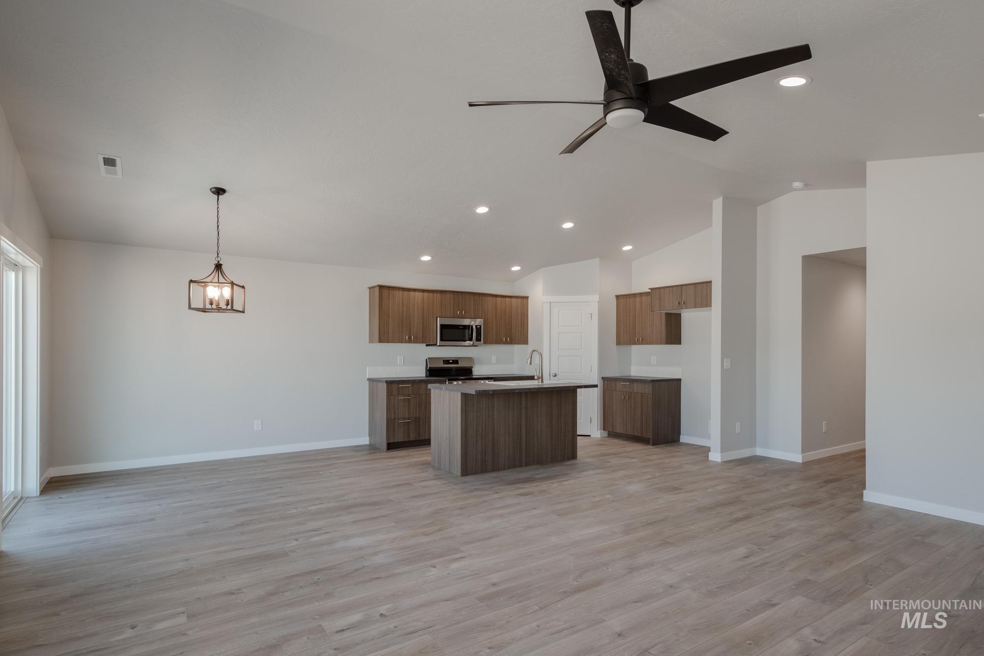 3807 E Syracuse St, Nampa, Idaho 83686, 3 Bedrooms, 2 Bathrooms, Residential For Sale, Price $399,990,MLS 98972127