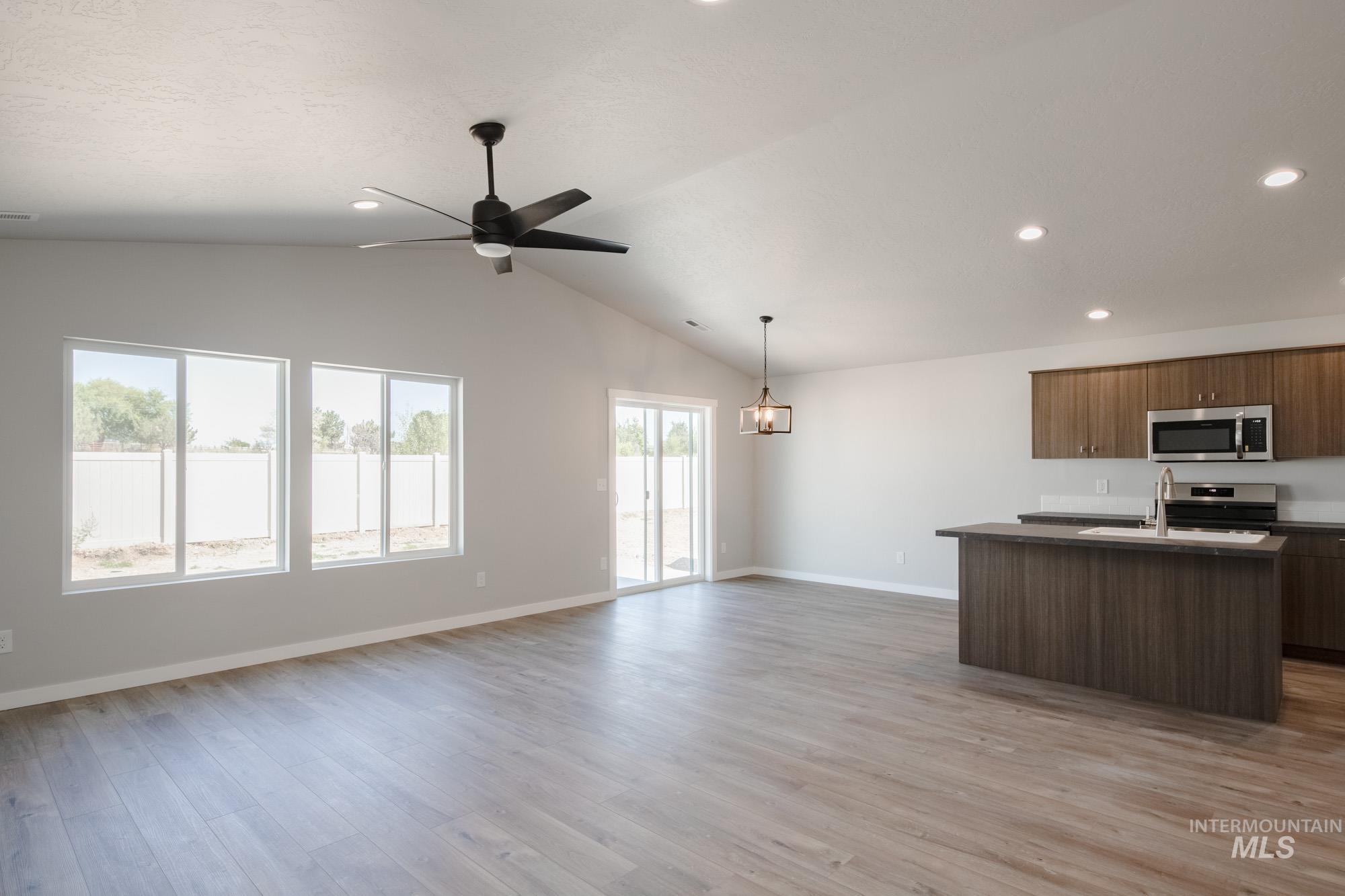 3807 E Syracuse St, Nampa, Idaho 83686, 3 Bedrooms, 2 Bathrooms, Residential For Sale, Price $399,990,MLS 98972127