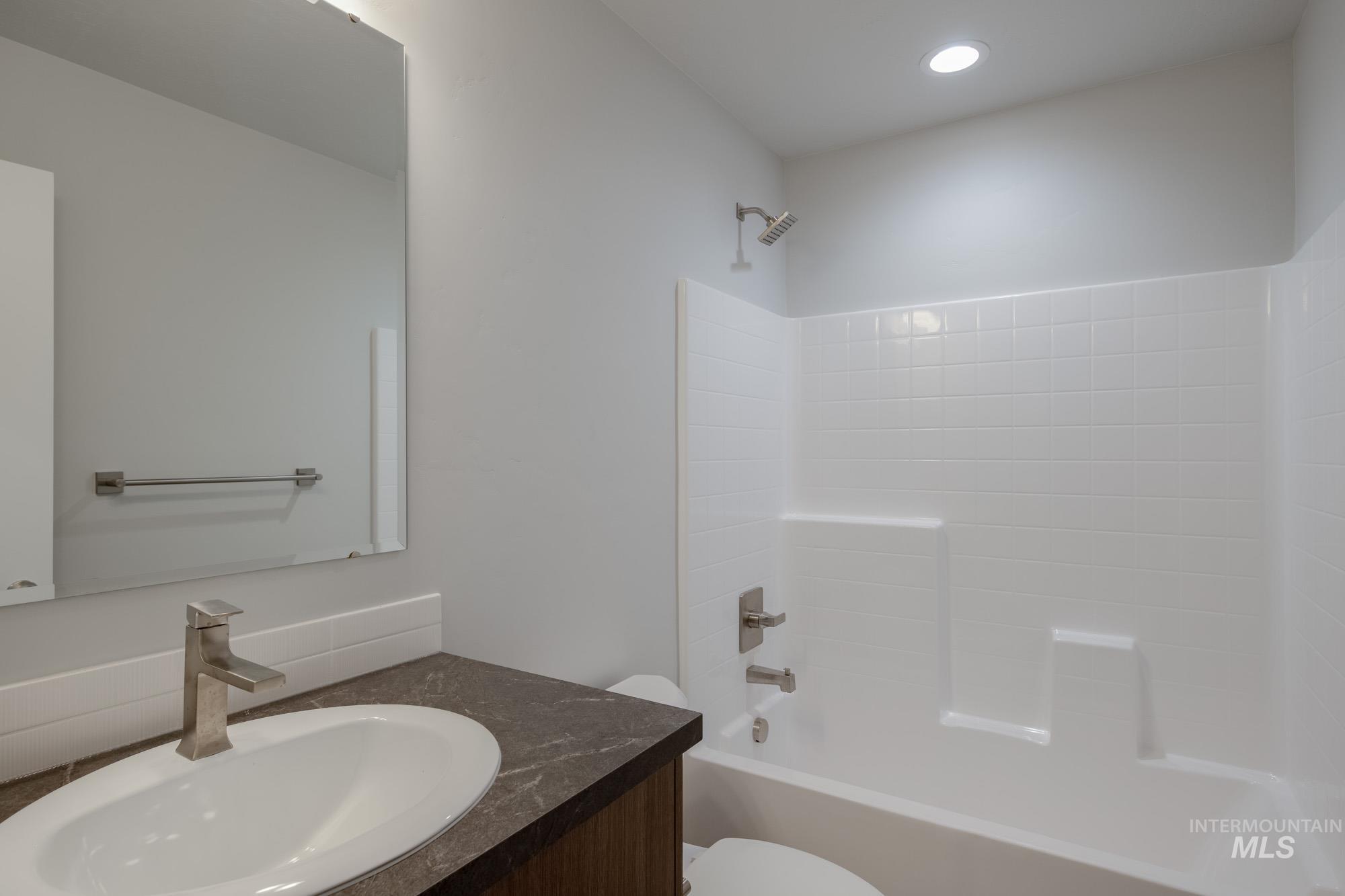 3807 E Syracuse St, Nampa, Idaho 83686, 3 Bedrooms, 2 Bathrooms, Residential For Sale, Price $399,990,MLS 98972127