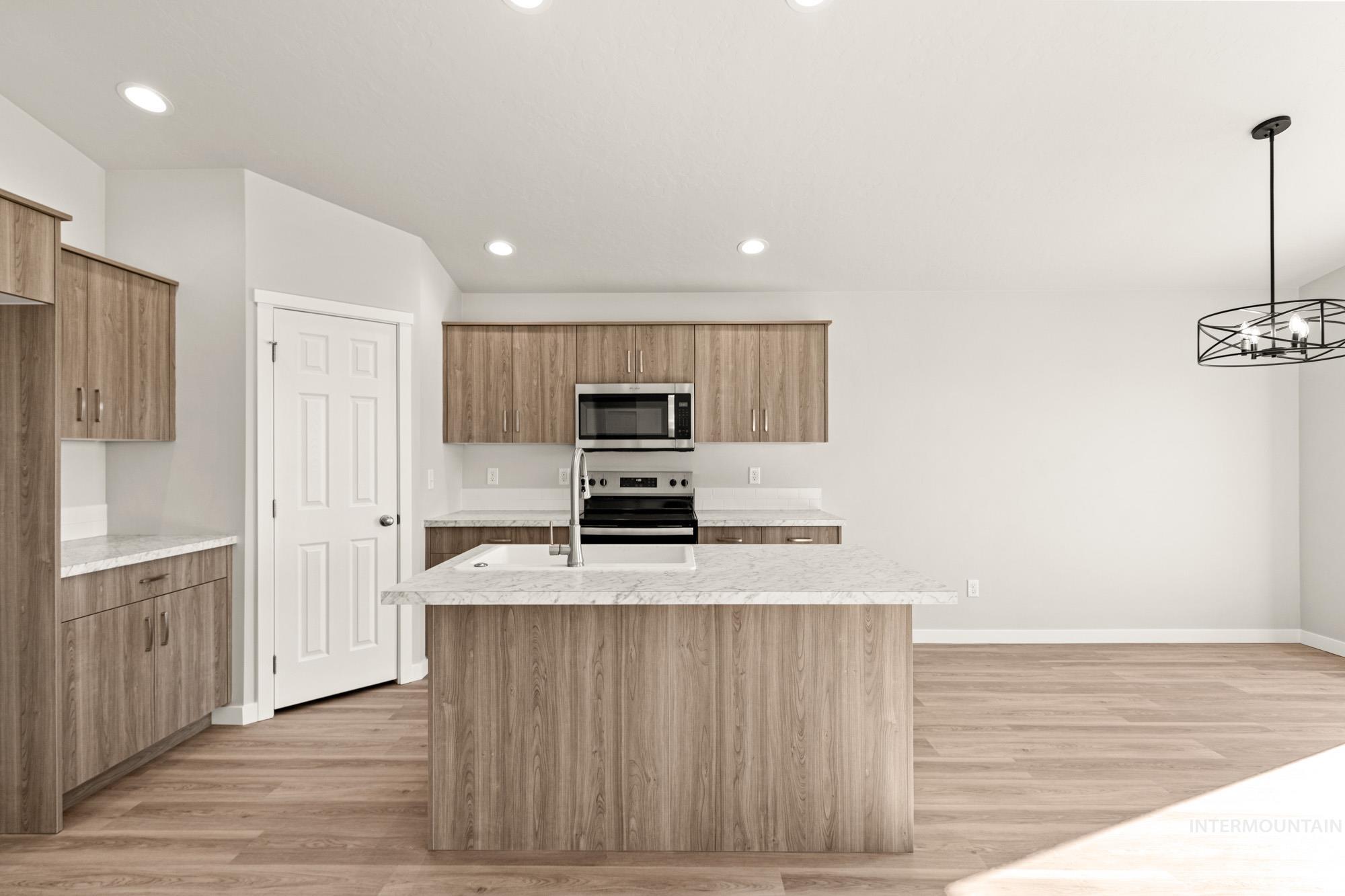 3807 E Syracuse St, Nampa, Idaho 83686, 3 Bedrooms, 2 Bathrooms, Residential For Sale, Price $399,990, 98972127