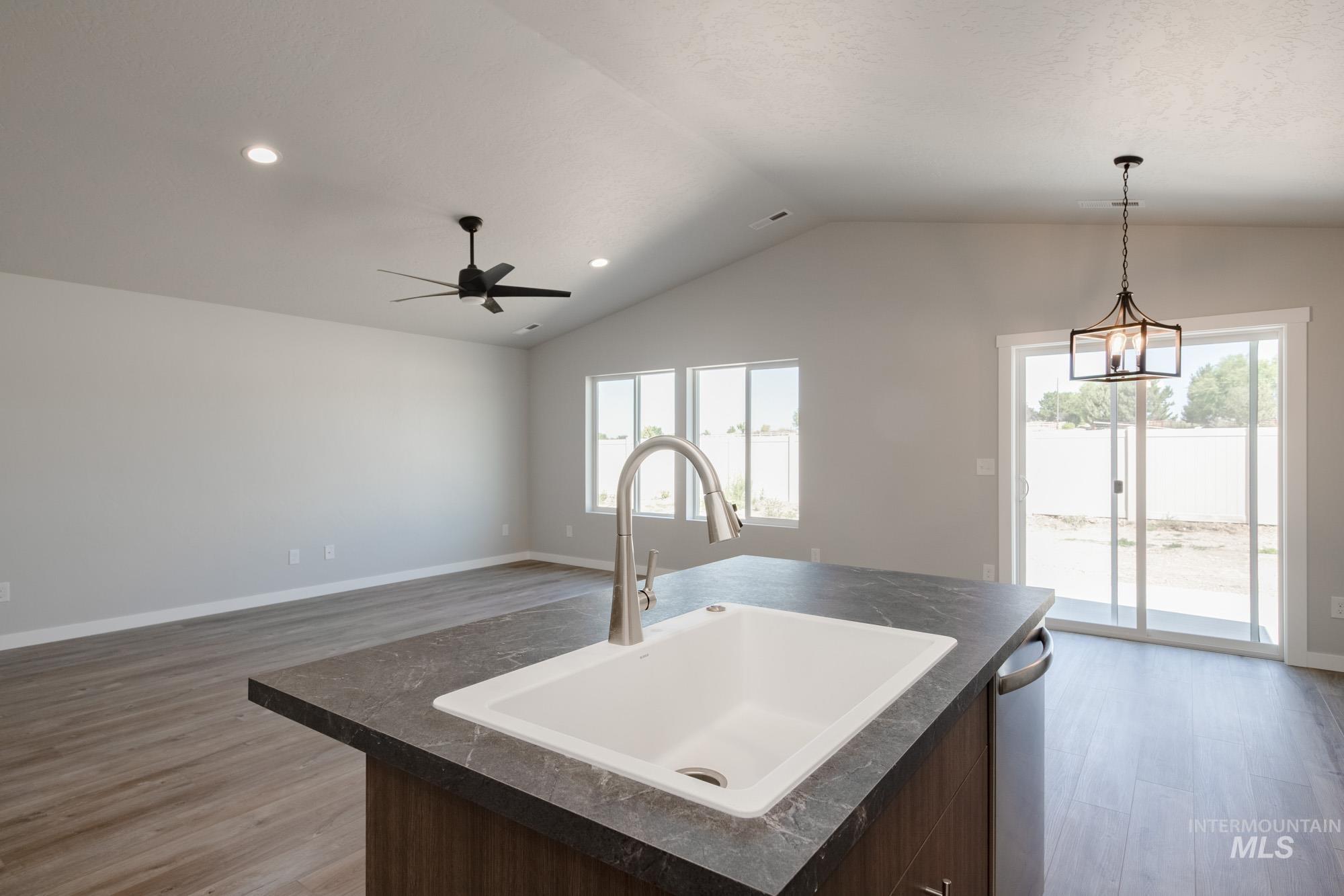 3807 E Syracuse St, Nampa, Idaho 83686, 3 Bedrooms, 2 Bathrooms, Residential For Sale, Price $399,990,MLS 98972127