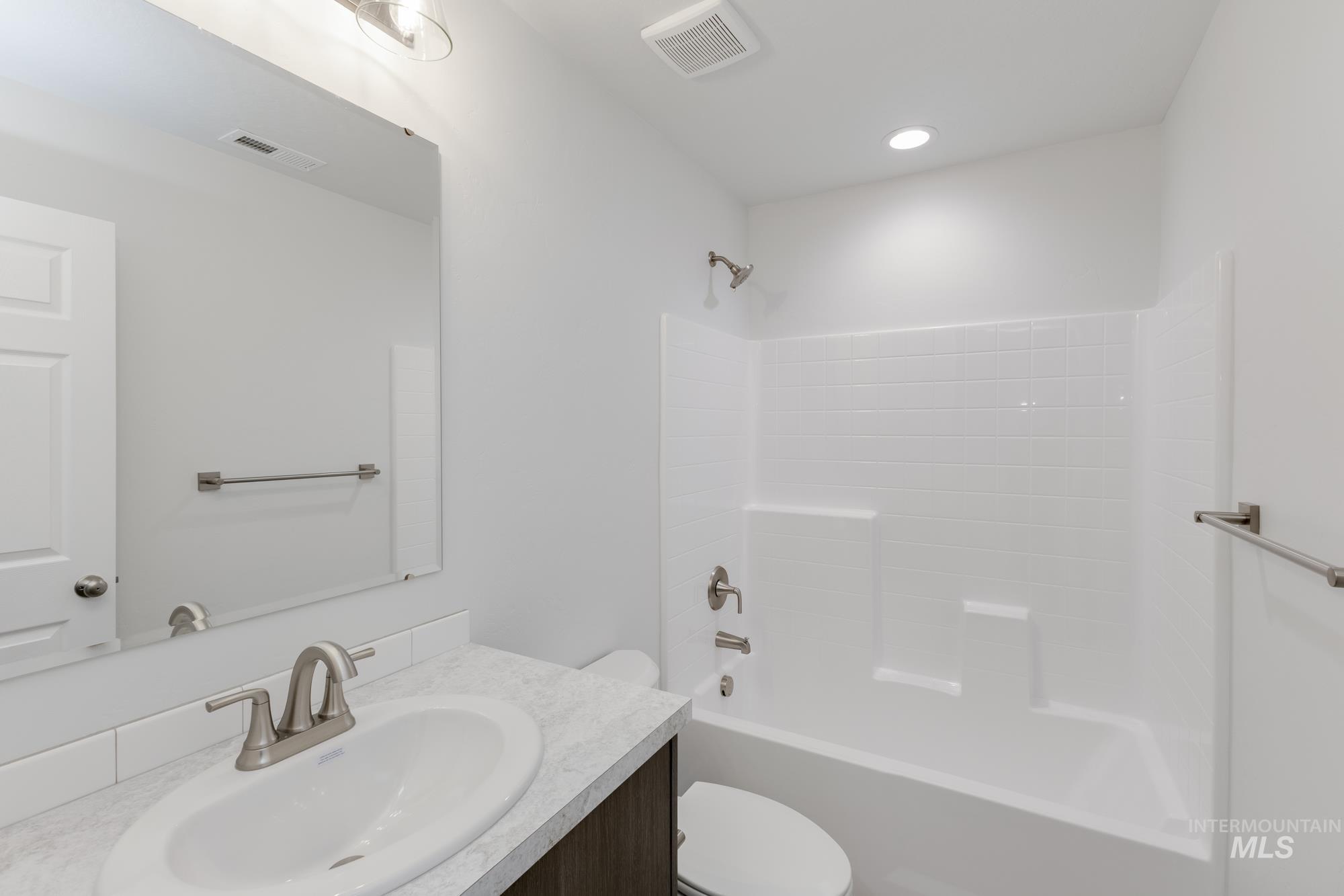 3789 E Syracuse St, Nampa, Idaho 83686, 3 Bedrooms, 2 Bathrooms, Residential For Sale, Price $389,990,MLS 98972128