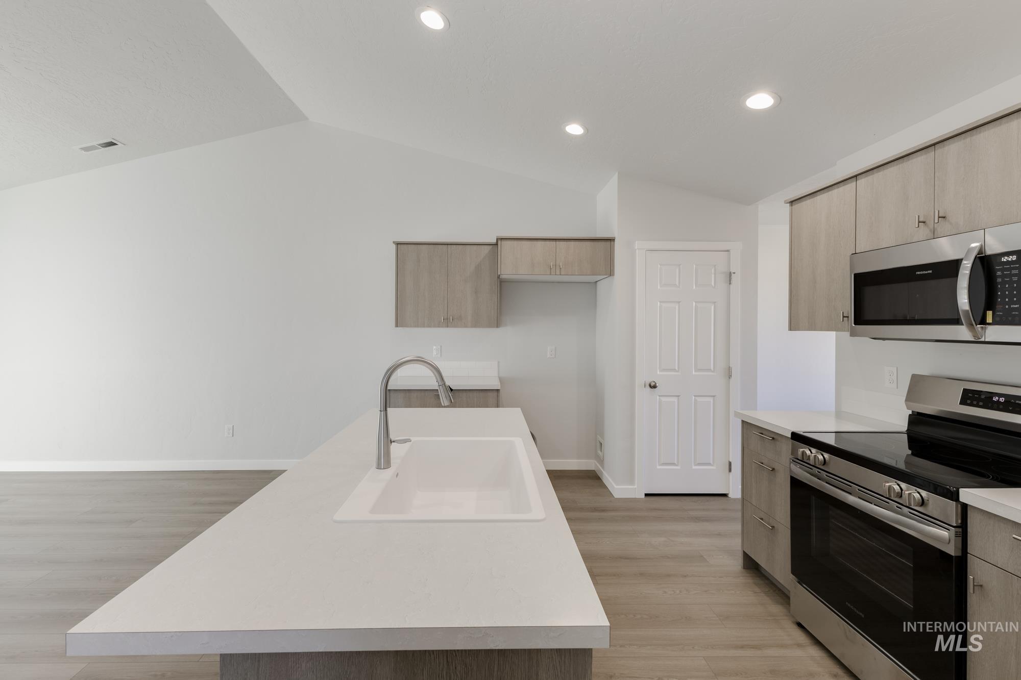 1704 N Birch St, Jerome, Idaho 83338, 3 Bedrooms, 2 Bathrooms, Residential For Sale, Price $379,990,MLS 98972136