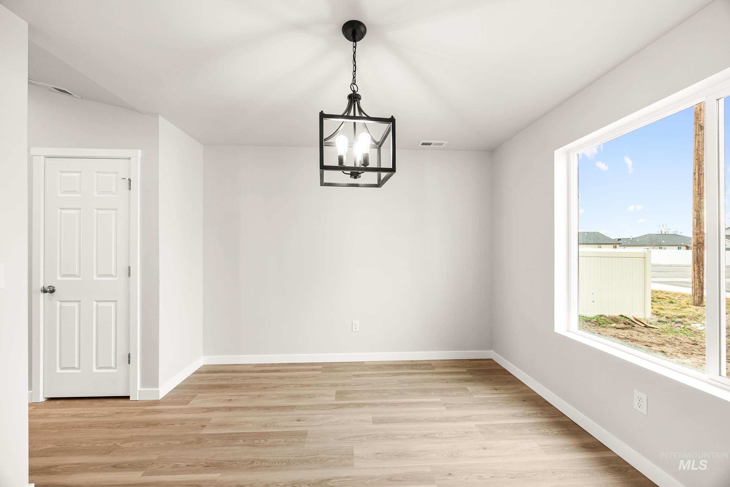 1704 N Birch St, Jerome, Idaho 83338, 3 Bedrooms, 2 Bathrooms, Residential For Sale, Price $353,990,MLS 98972136