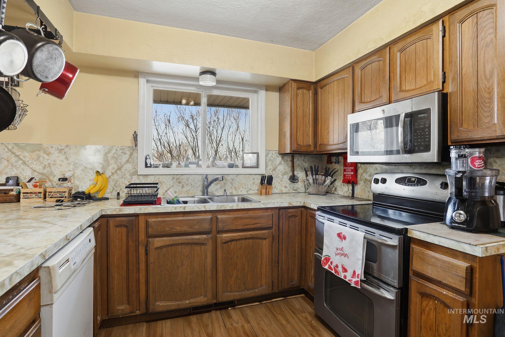 3081 E 3400 N, Twin Falls, Idaho 83301, 5 Bedrooms, 2.5 Bathrooms, Residential For Sale, Price $475,000,MLS 98972138