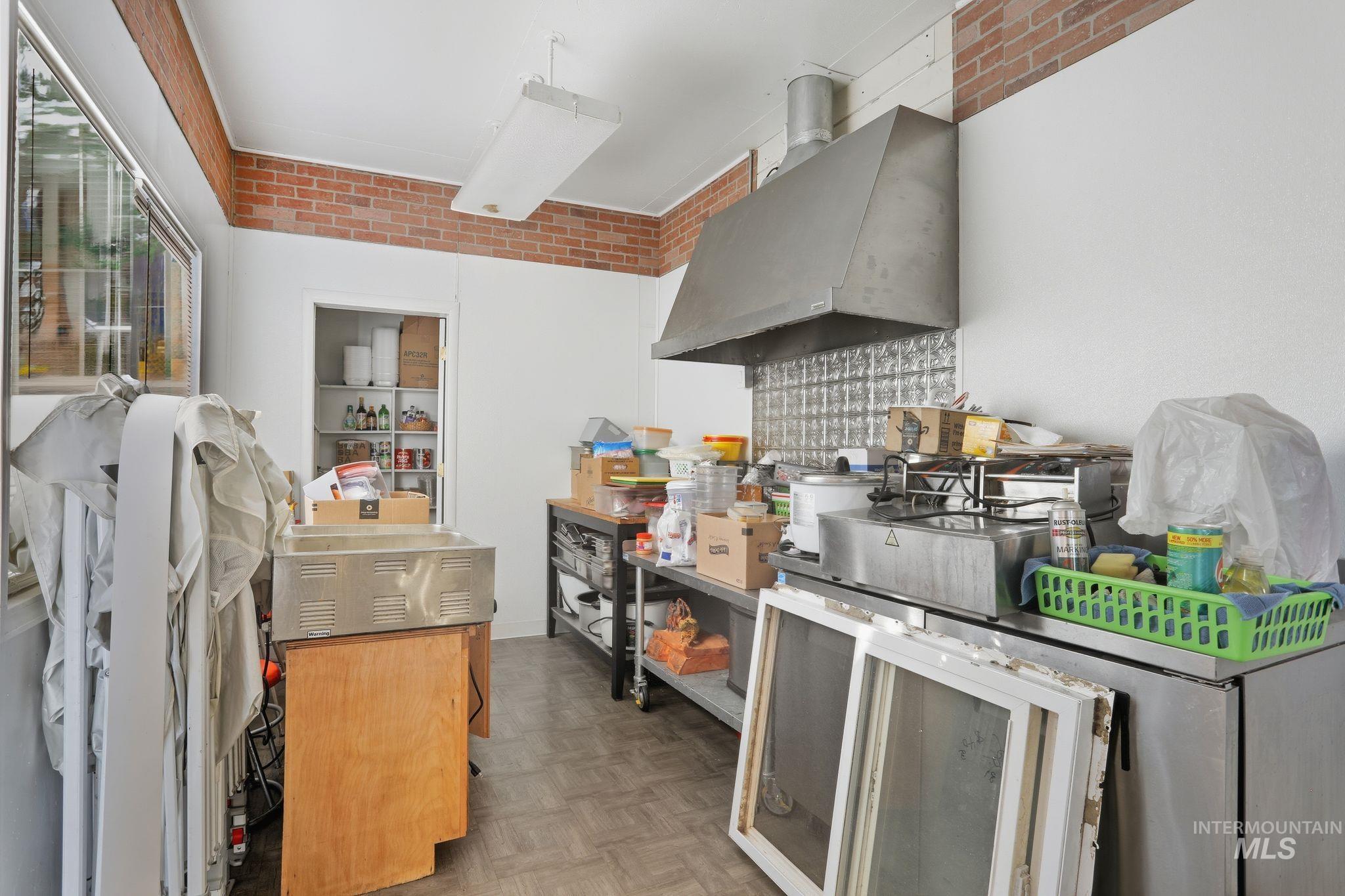 3081 E 3400 N, Twin Falls, Idaho 83301, 5 Bedrooms, 2.5 Bathrooms, Residential For Sale, Price $475,000,MLS 98972138