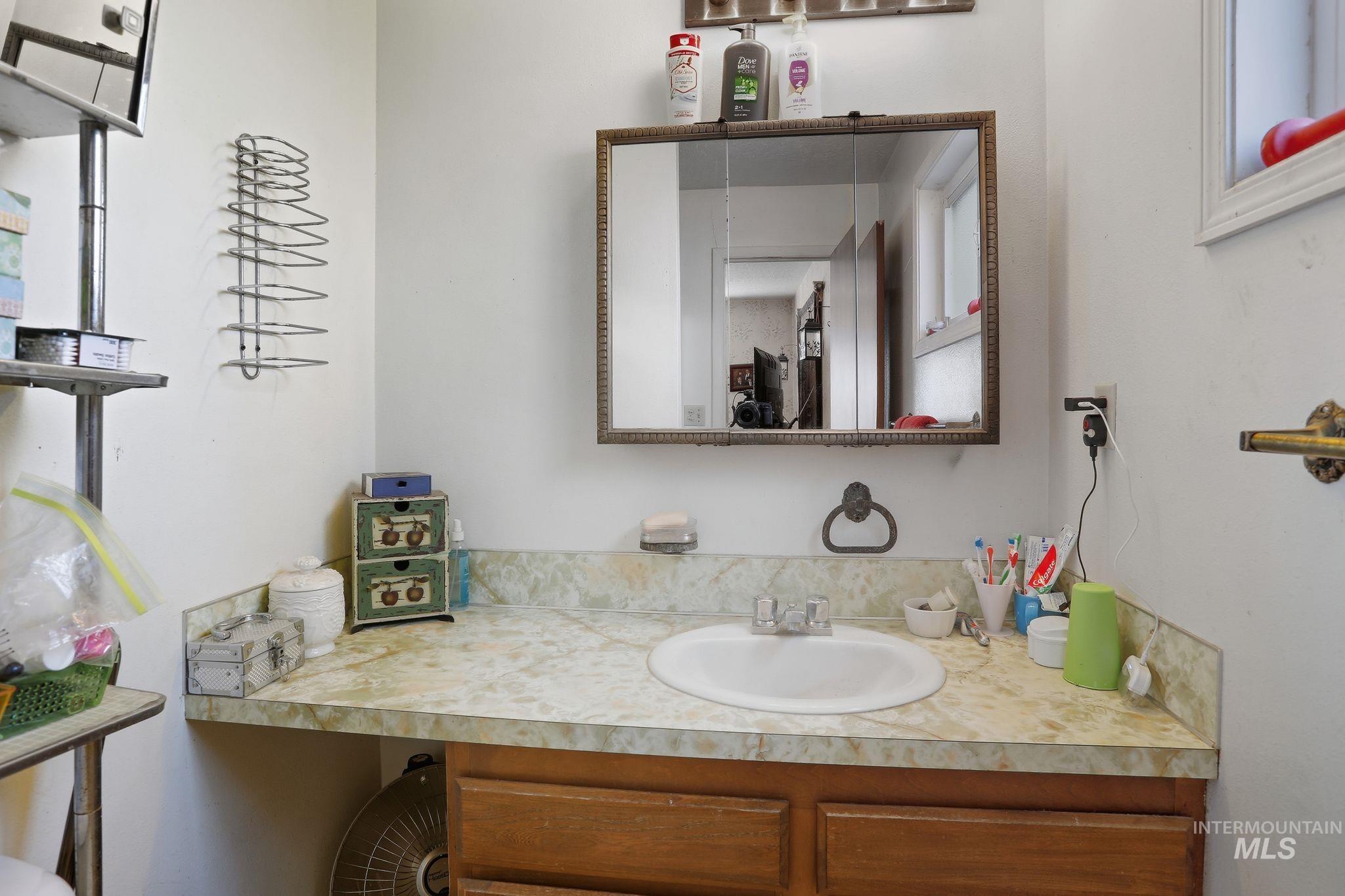 3081 E 3400 N, Twin Falls, Idaho 83301, 5 Bedrooms, 2.5 Bathrooms, Residential For Sale, Price $475,000,MLS 98972138