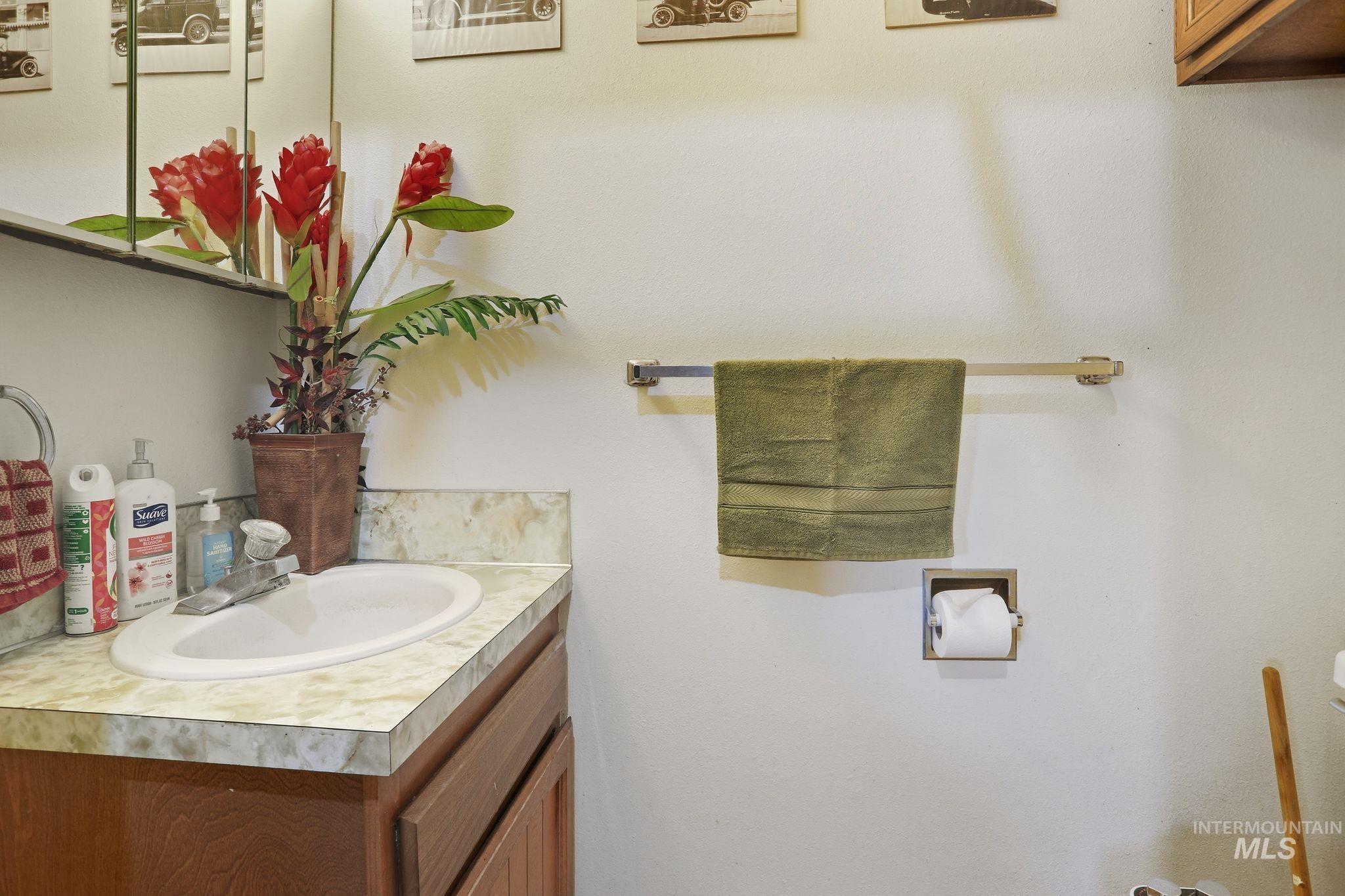 3081 E 3400 N, Twin Falls, Idaho 83301, 5 Bedrooms, 2.5 Bathrooms, Residential For Sale, Price $475,000,MLS 98972138