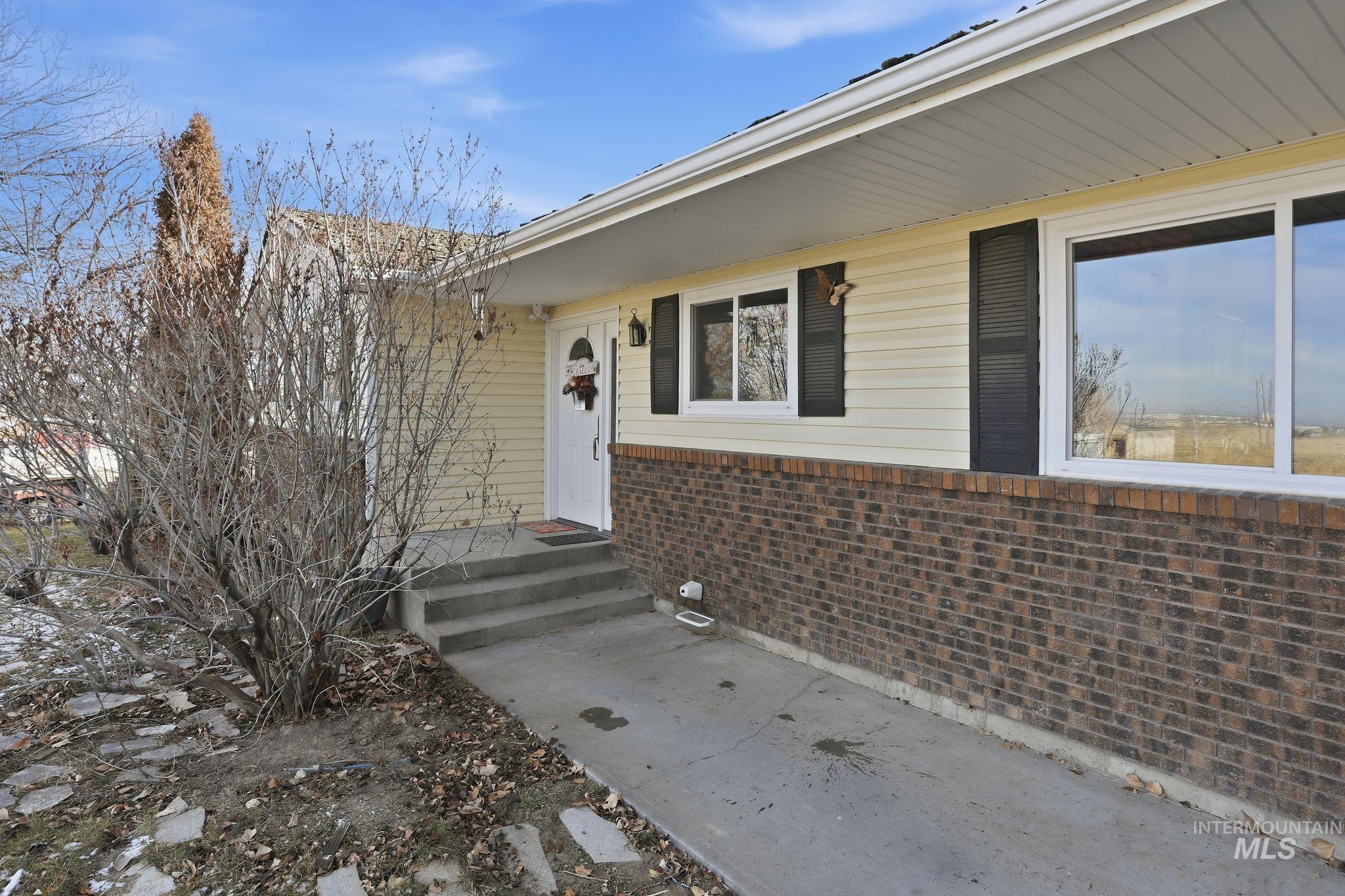 3081 E 3400 N, Twin Falls, Idaho 83301, 5 Bedrooms, 2.5 Bathrooms, Residential For Sale, Price $475,000,MLS 98972138