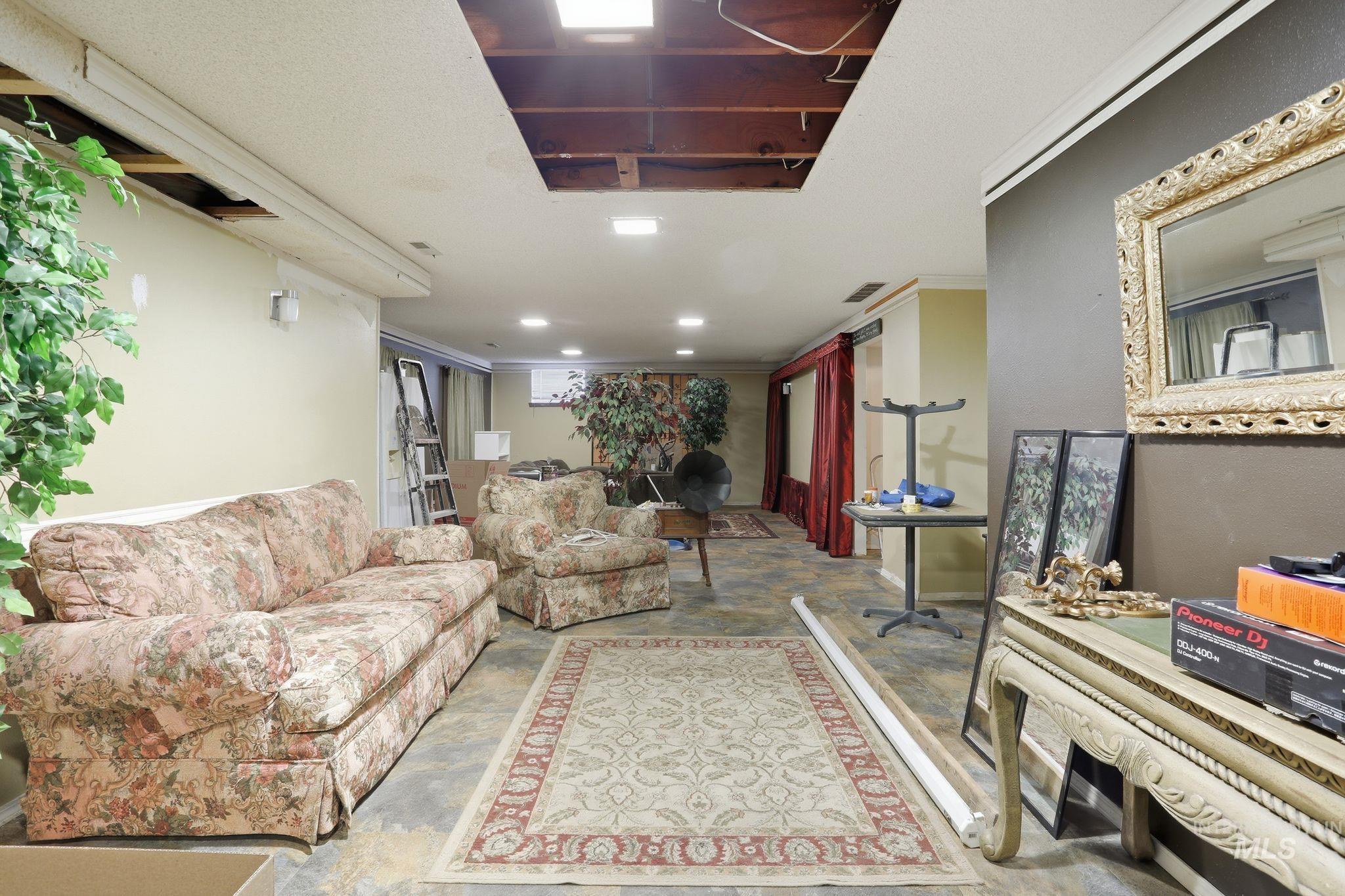 3081 E 3400 N, Twin Falls, Idaho 83301, 5 Bedrooms, 2.5 Bathrooms, Residential For Sale, Price $475,000,MLS 98972138