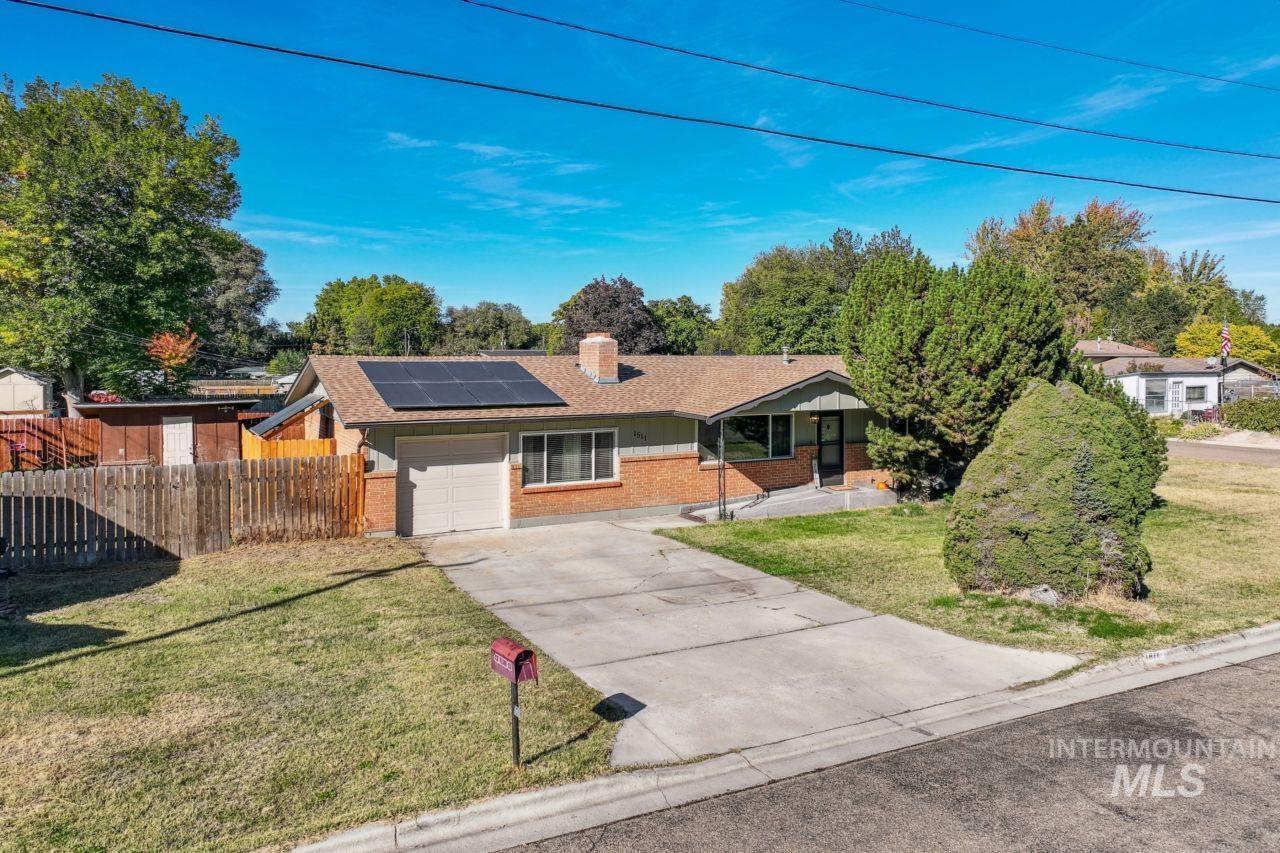 1511 N Indiana Ave, Caldwell, Idaho 83605, 3 Bedrooms, 2 Bathrooms, Residential For Sale, Price $360,000,MLS 98972140