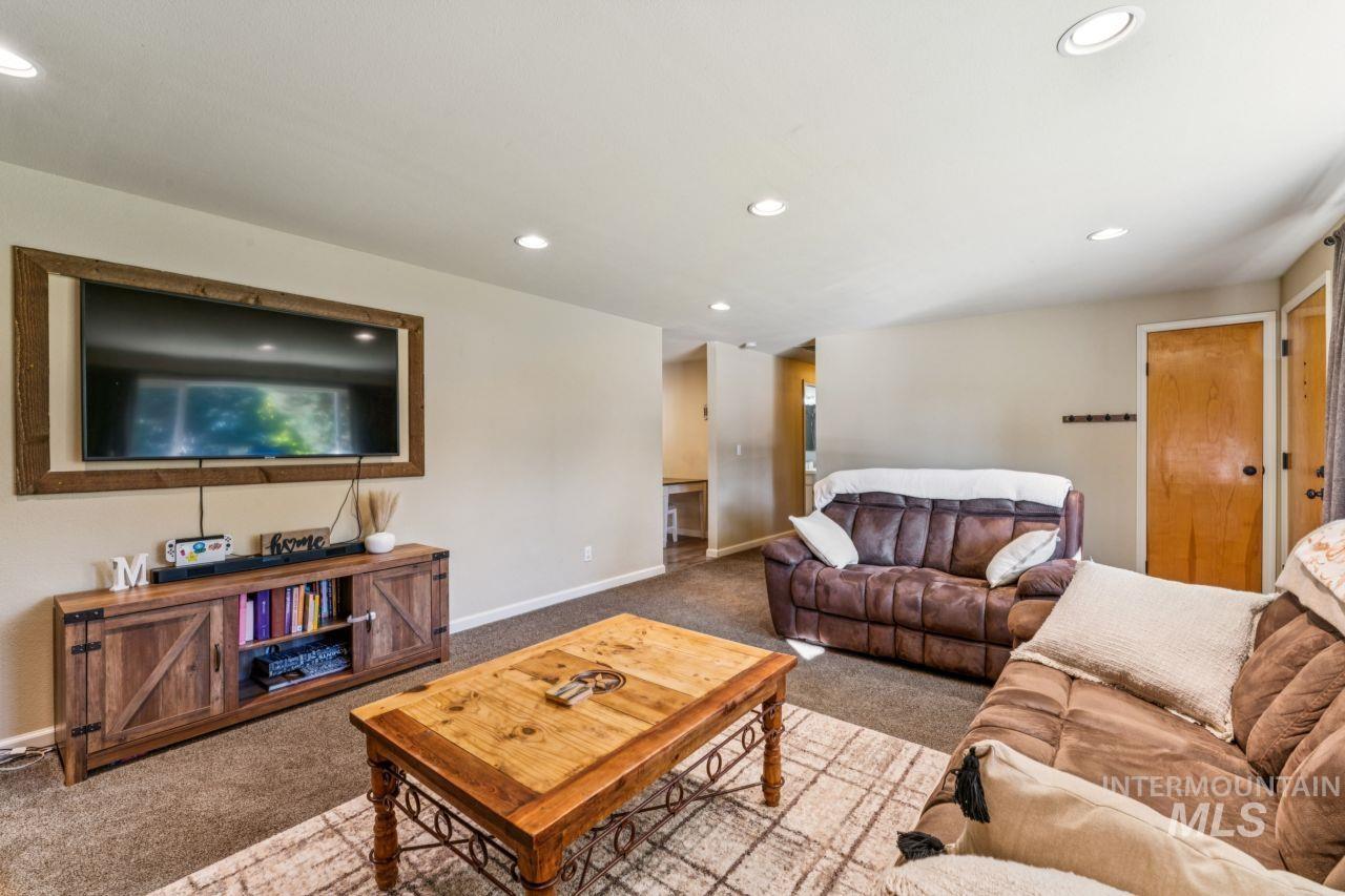 1511 N Indiana Ave, Caldwell, Idaho 83605, 3 Bedrooms, 2 Bathrooms, Residential For Sale, Price $360,000,MLS 98972140