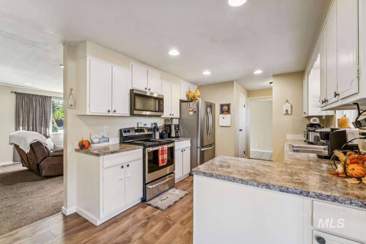 1511 N Indiana Ave, Caldwell, Idaho 83605, 3 Bedrooms, 2 Bathrooms, Residential For Sale, Price $360,000,MLS 98972140