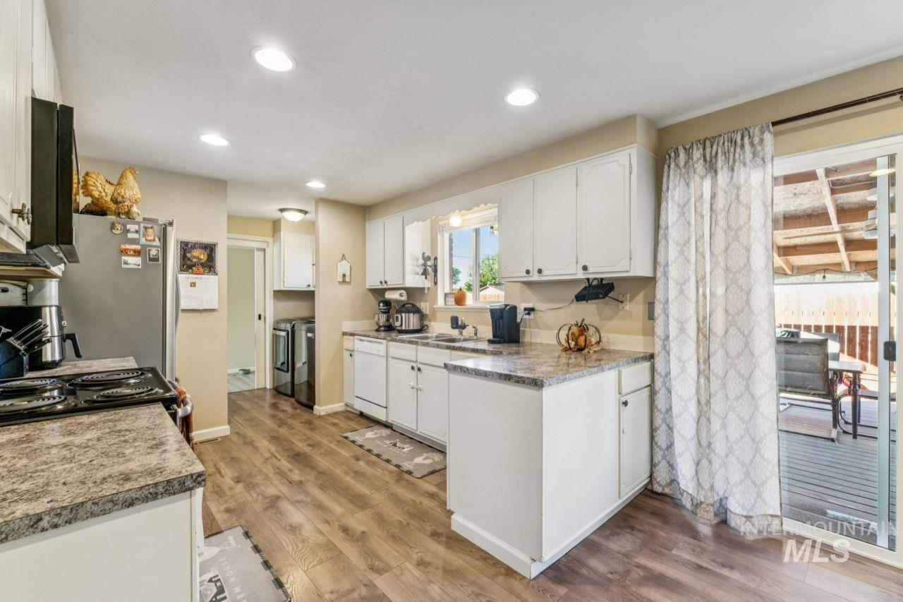 1511 N Indiana Ave, Caldwell, Idaho 83605, 3 Bedrooms, 2 Bathrooms, Residential For Sale, Price $360,000,MLS 98972140