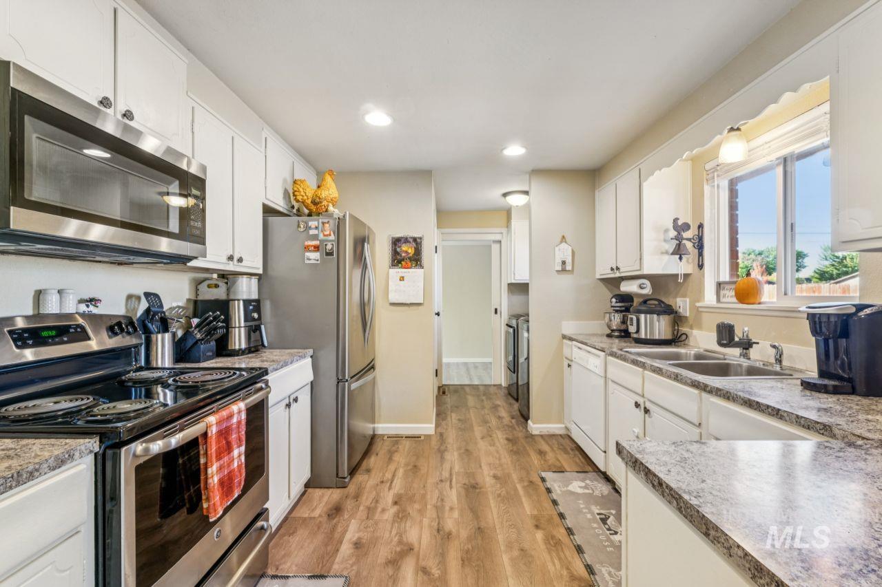 1511 N Indiana Ave, Caldwell, Idaho 83605, 3 Bedrooms, 2 Bathrooms, Residential For Sale, Price $360,000,MLS 98972140