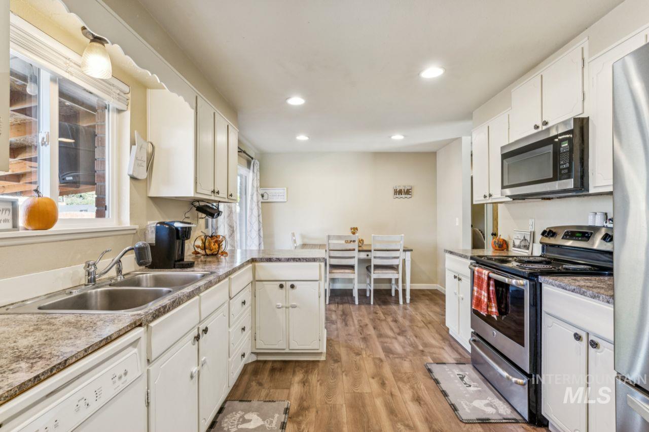 1511 N Indiana Ave, Caldwell, Idaho 83605, 3 Bedrooms, 2 Bathrooms, Residential For Sale, Price $360,000,MLS 98972140