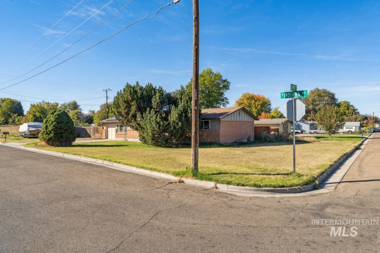 1511 N Indiana Ave, Caldwell, Idaho 83605, 3 Bedrooms, 2 Bathrooms, Residential For Sale, Price $360,000,MLS 98972140