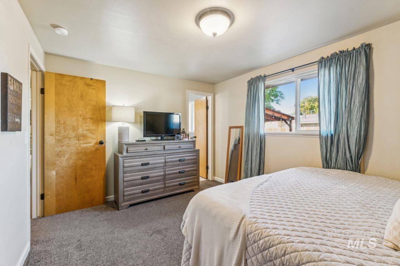 1511 N Indiana Ave, Caldwell, Idaho 83605, 3 Bedrooms, 2 Bathrooms, Residential For Sale, Price $360,000,MLS 98972140