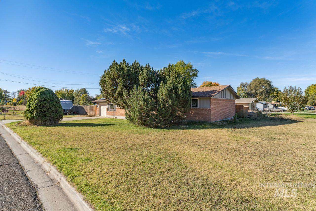 1511 N Indiana Ave, Caldwell, Idaho 83605, 3 Bedrooms, 2 Bathrooms, Residential For Sale, Price $360,000,MLS 98972140