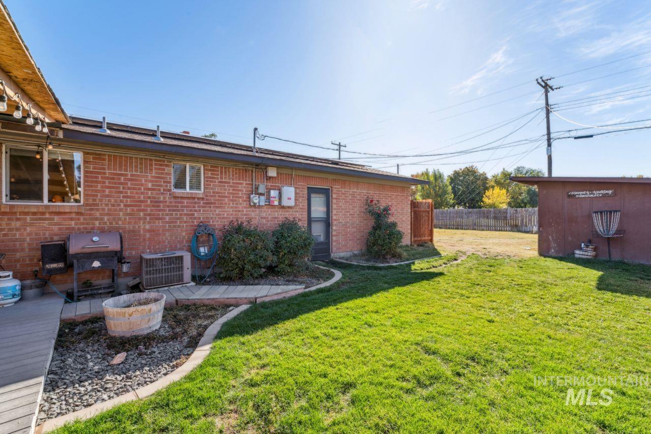 1511 N Indiana Ave, Caldwell, Idaho 83605, 3 Bedrooms, 2 Bathrooms, Residential For Sale, Price $360,000,MLS 98972140