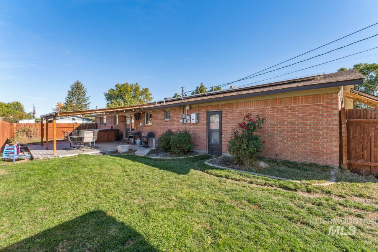 1511 N Indiana Ave, Caldwell, Idaho 83605, 3 Bedrooms, 2 Bathrooms, Residential For Sale, Price $360,000,MLS 98972140