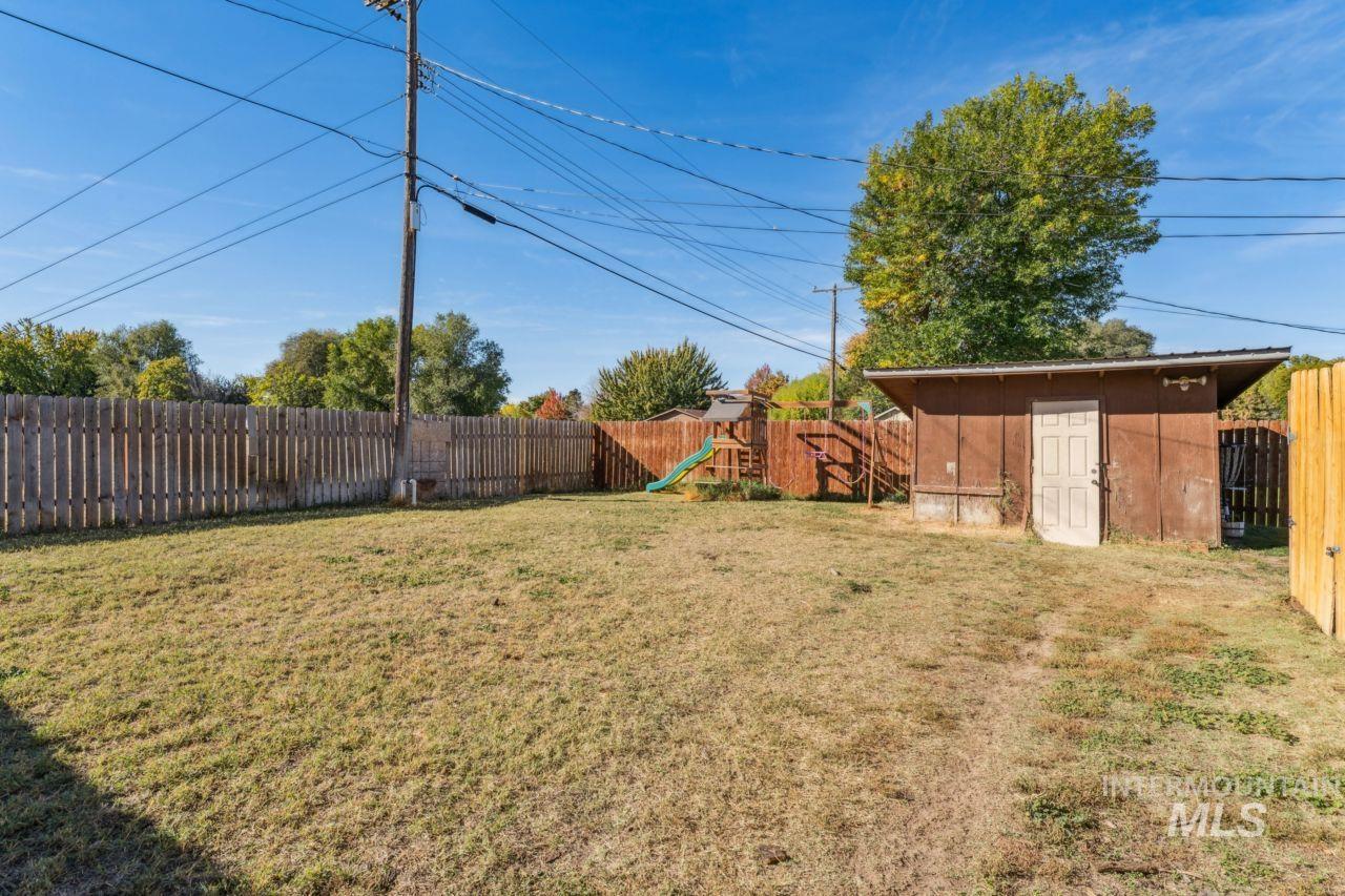 1511 N Indiana Ave, Caldwell, Idaho 83605, 3 Bedrooms, 2 Bathrooms, Residential For Sale, Price $360,000,MLS 98972140