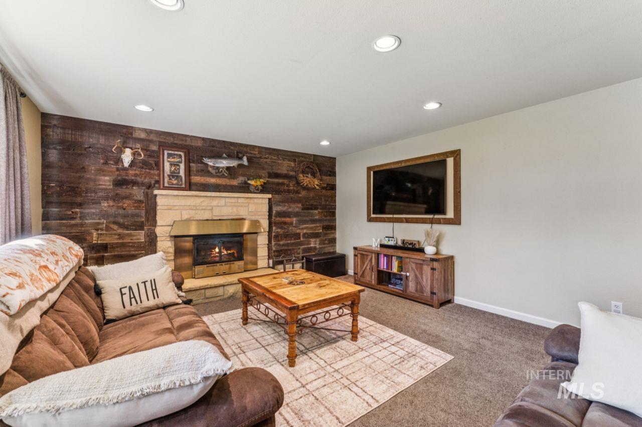 1511 N Indiana Ave, Caldwell, Idaho 83605, 3 Bedrooms, 2 Bathrooms, Residential For Sale, Price $360,000,MLS 98972140