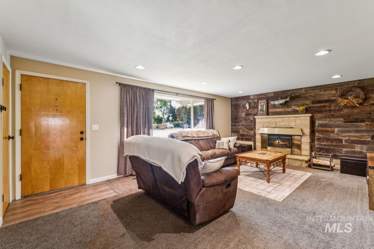 1511 N Indiana Ave, Caldwell, Idaho 83605, 3 Bedrooms, 2 Bathrooms, Residential For Sale, Price $360,000,MLS 98972140