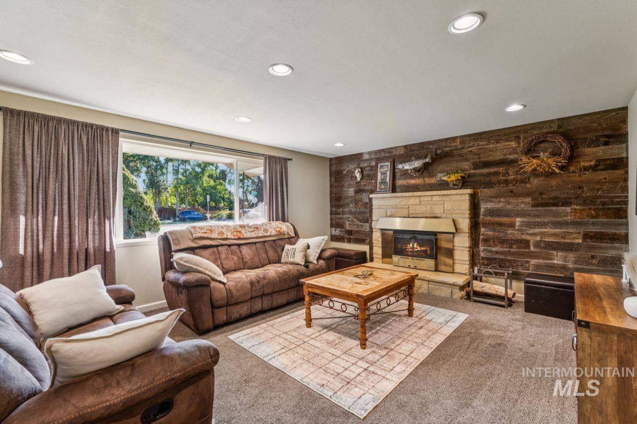 1511 N Indiana Ave, Caldwell, Idaho 83605, 3 Bedrooms, 2 Bathrooms, Residential For Sale, Price $360,000,MLS 98972140