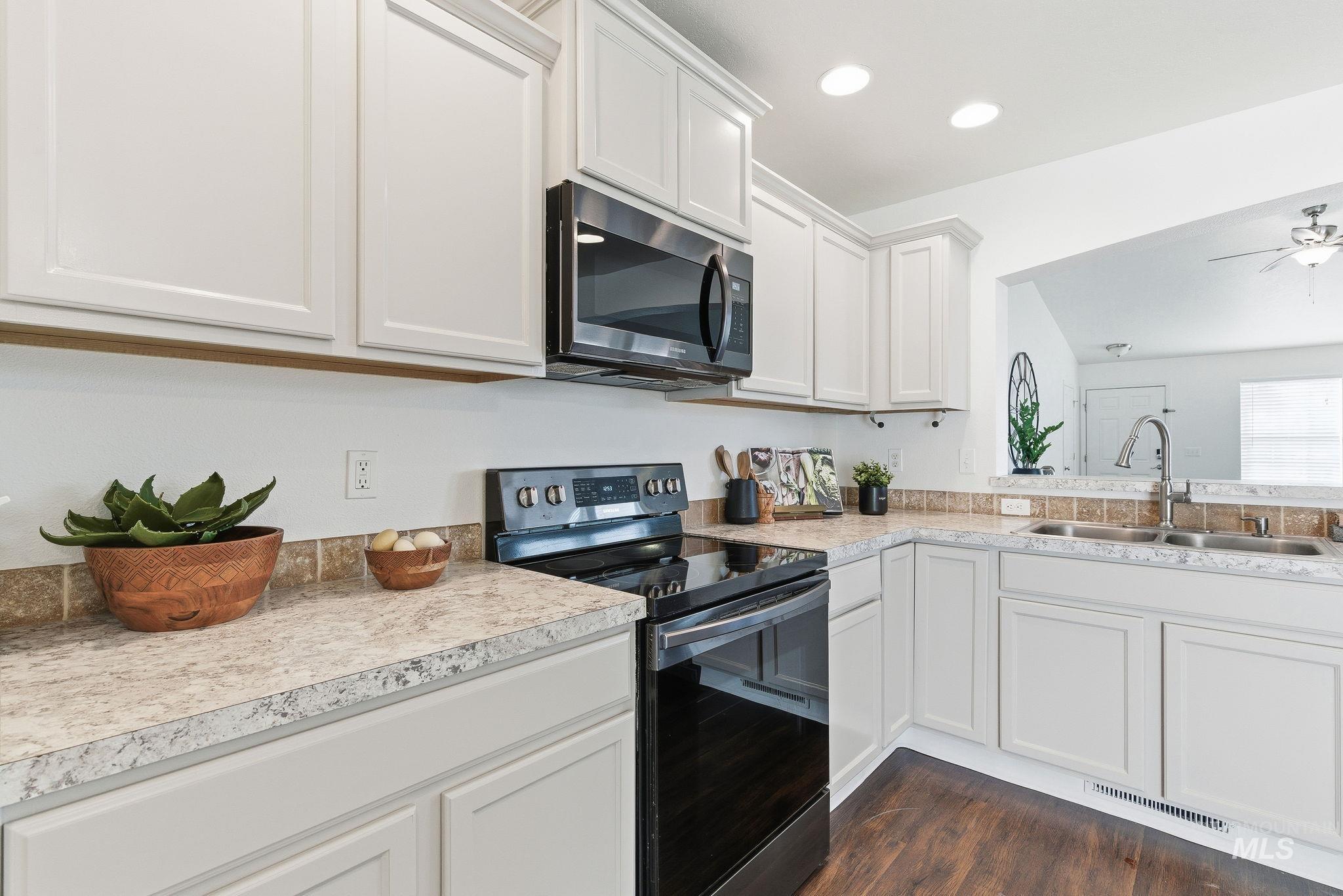 12112 W Dunham Drive, Boise, Idaho 83709, 3 Bedrooms, 2 Bathrooms, Residential For Sale, Price $415,000,MLS 98972141