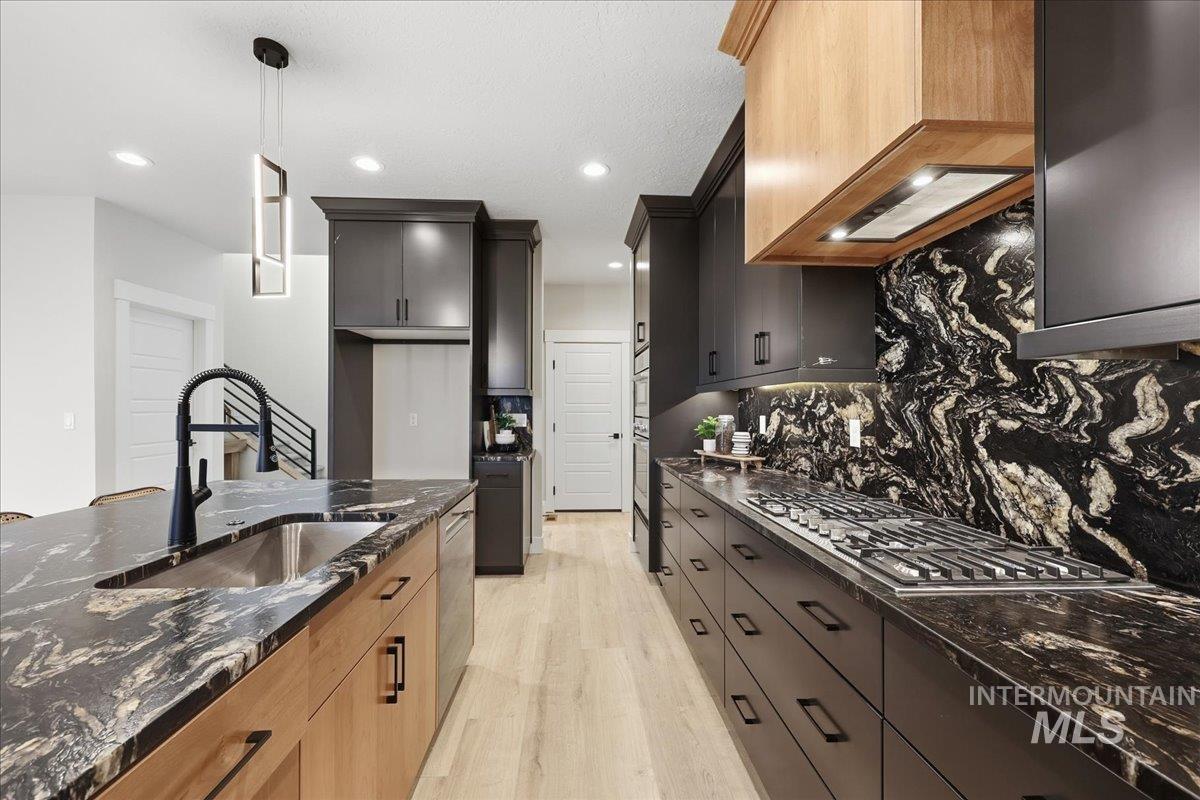 7818 Flathead Lake St, Eagle, Idaho 83616, 3 Bedrooms, 3 Bathrooms, Residential For Sale, Price $935,000,MLS 98972142