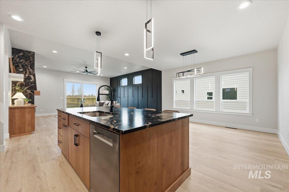 7818 Flathead Lake St, Eagle, Idaho 83616, 3 Bedrooms, 3 Bathrooms, Residential For Sale, Price $935,000,MLS 98972142