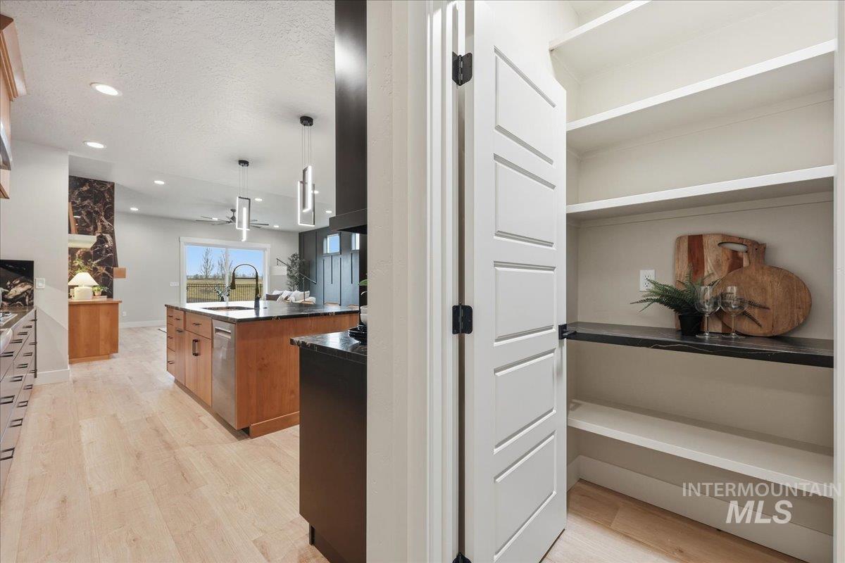 7818 Flathead Lake St, Eagle, Idaho 83616, 3 Bedrooms, 3 Bathrooms, Residential For Sale, Price $935,000,MLS 98972142