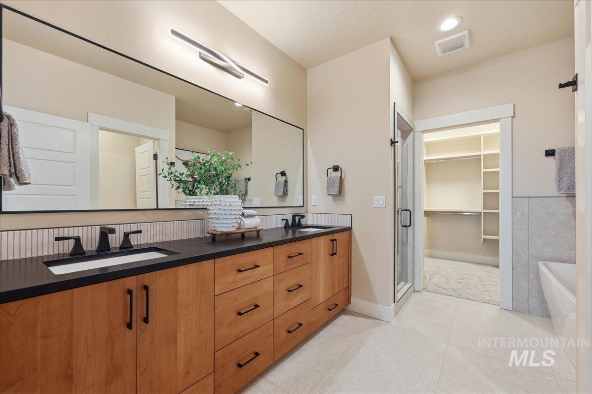 7818 Flathead Lake St, Eagle, Idaho 83616, 3 Bedrooms, 3 Bathrooms, Residential For Sale, Price $935,000,MLS 98972142