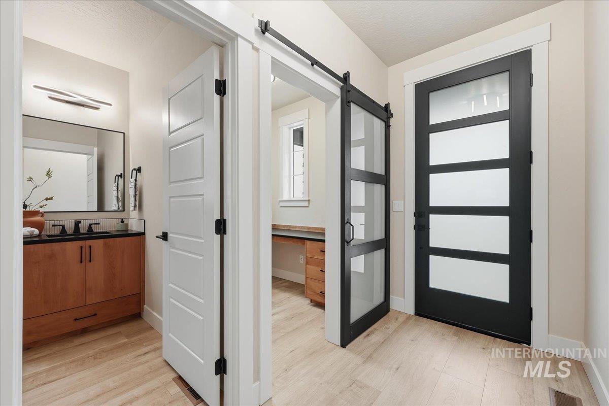 7818 Flathead Lake St, Eagle, Idaho 83616, 3 Bedrooms, 3 Bathrooms, Residential For Sale, Price $935,000,MLS 98972142