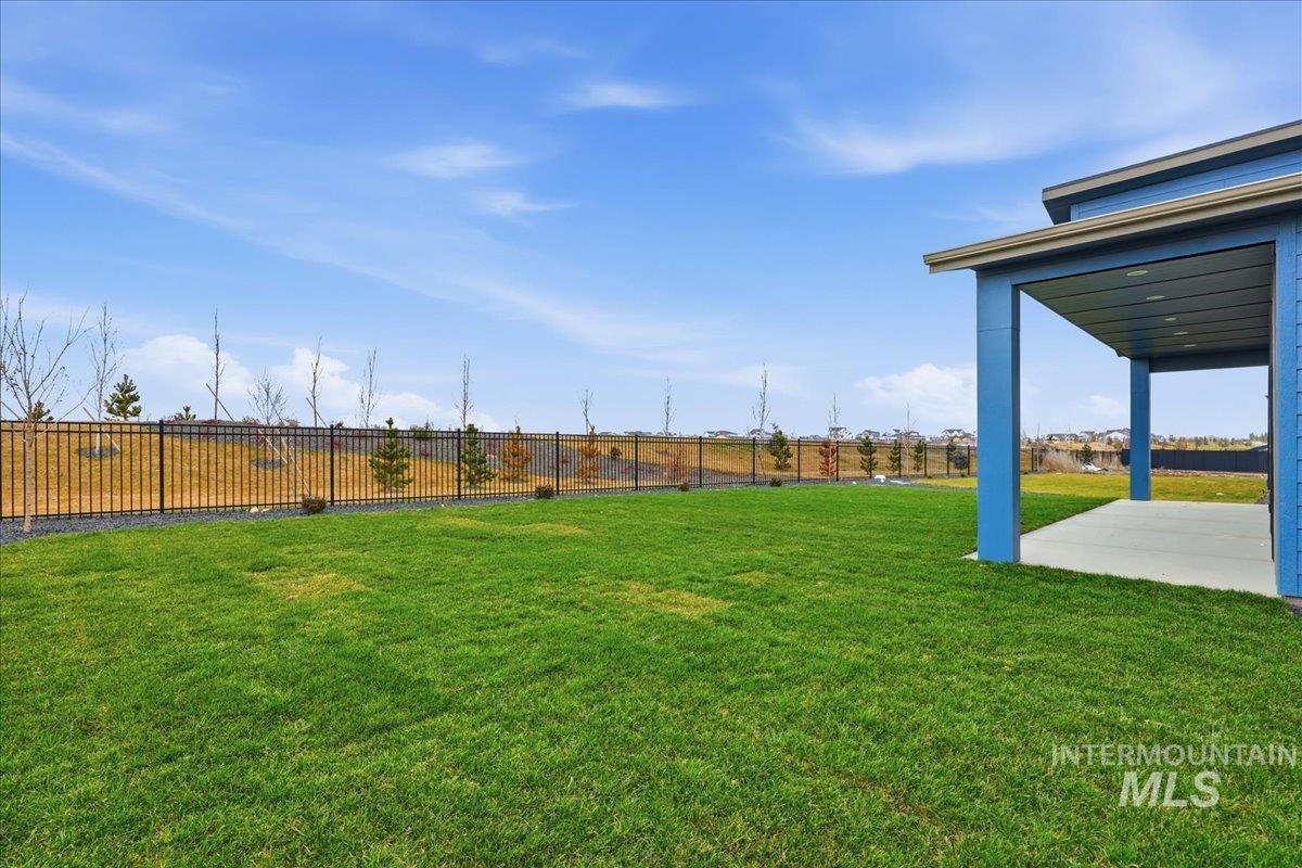 7818 Flathead Lake St, Eagle, Idaho 83616, 3 Bedrooms, 3 Bathrooms, Residential For Sale, Price $935,000,MLS 98972142