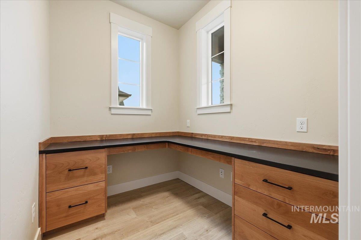 7818 Flathead Lake St, Eagle, Idaho 83616, 3 Bedrooms, 3 Bathrooms, Residential For Sale, Price $935,000,MLS 98972142