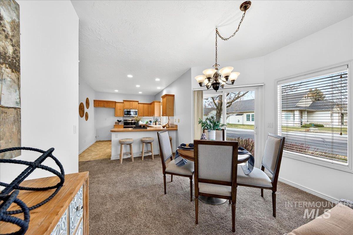 403 S Golden Eagle Lane, Eagle, Idaho 83616, 2 Bedrooms, 2 Bathrooms, Residential For Sale, Price $399,900,MLS 98972146