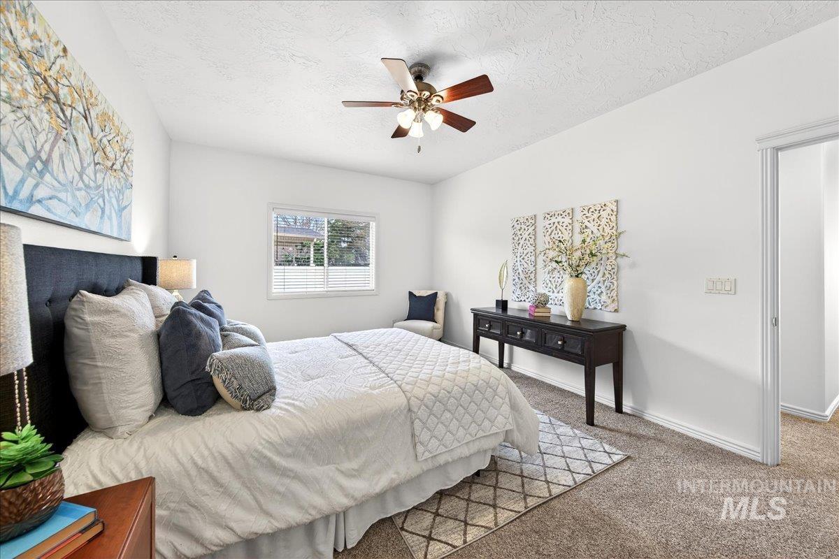 403 S Golden Eagle Lane, Eagle, Idaho 83616, 2 Bedrooms, 2 Bathrooms, Residential For Sale, Price $399,900,MLS 98972146