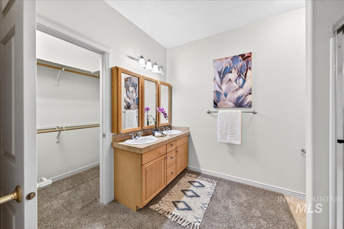 403 S Golden Eagle Lane, Eagle, Idaho 83616, 2 Bedrooms, 2 Bathrooms, Residential For Sale, Price $399,900,MLS 98972146