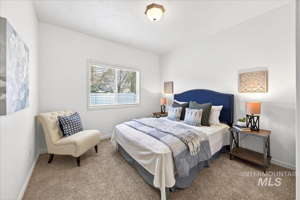 403 S Golden Eagle Lane, Eagle, Idaho 83616, 2 Bedrooms, 2 Bathrooms, Residential For Sale, Price $399,900,MLS 98972146