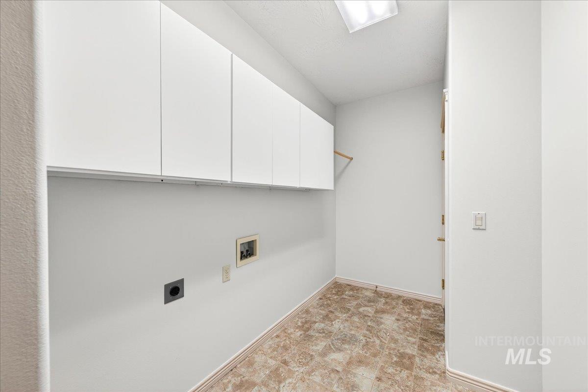 403 S Golden Eagle Lane, Eagle, Idaho 83616, 2 Bedrooms, 2 Bathrooms, Residential For Sale, Price $399,900,MLS 98972146