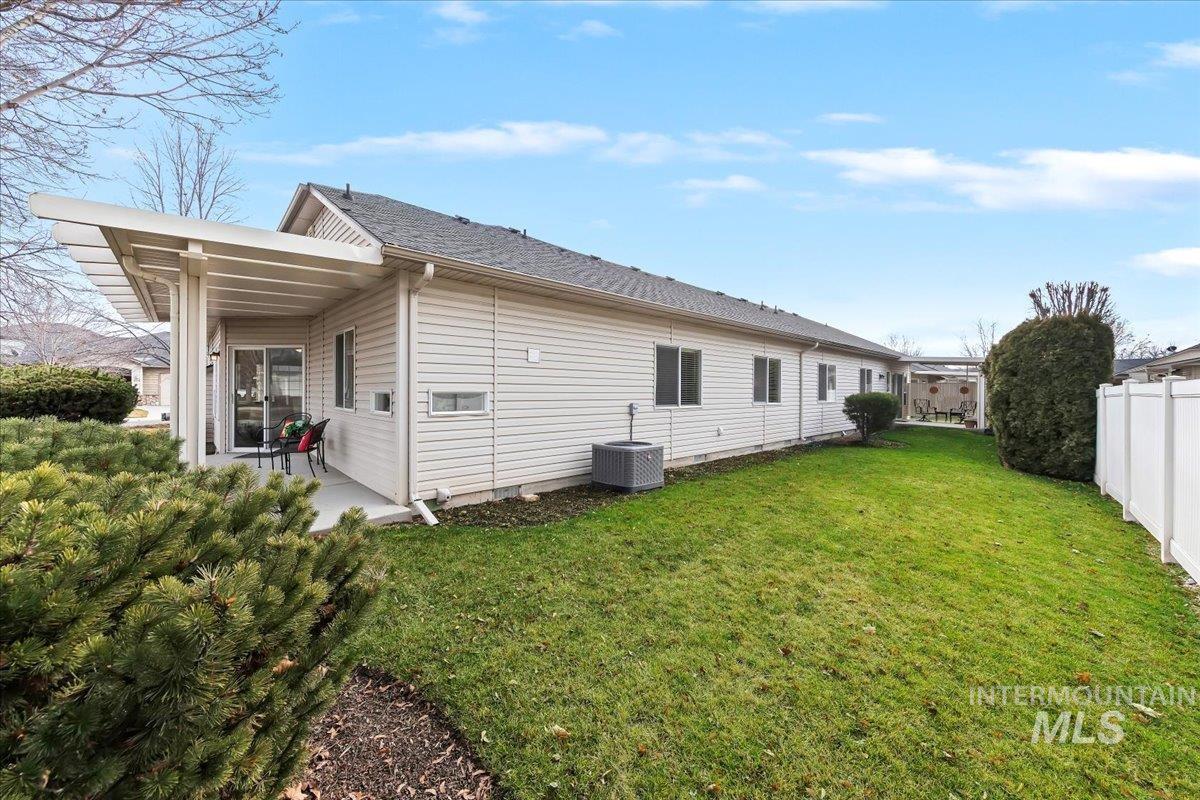 403 S Golden Eagle Lane, Eagle, Idaho 83616, 2 Bedrooms, 2 Bathrooms, Residential For Sale, Price $399,900,MLS 98972146