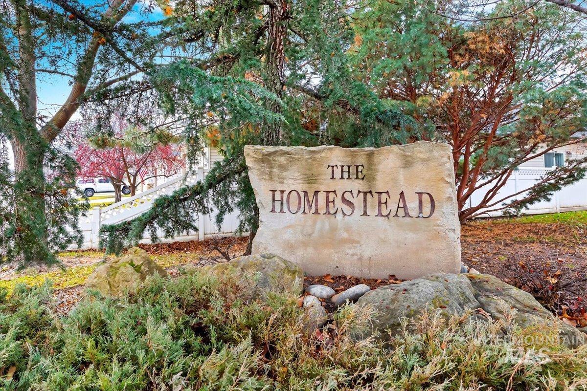 403 S Golden Eagle Lane, Eagle, Idaho 83616, 2 Bedrooms, 2 Bathrooms, Residential For Sale, Price $399,900,MLS 98972146