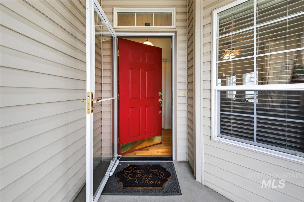 403 S Golden Eagle Lane, Eagle, Idaho 83616, 2 Bedrooms, 2 Bathrooms, Residential For Sale, Price $399,900,MLS 98972146