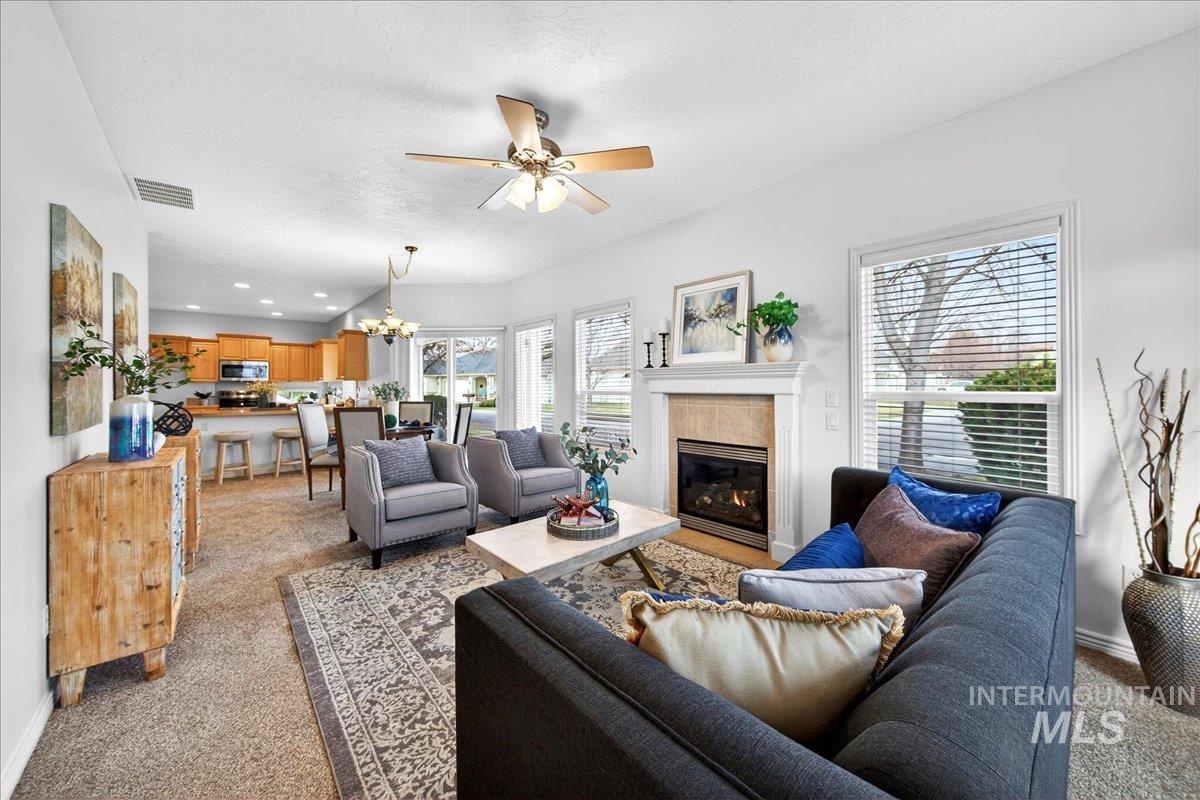 403 S Golden Eagle Lane, Eagle, Idaho 83616, 2 Bedrooms, 2 Bathrooms, Residential For Sale, Price $399,900,MLS 98972146