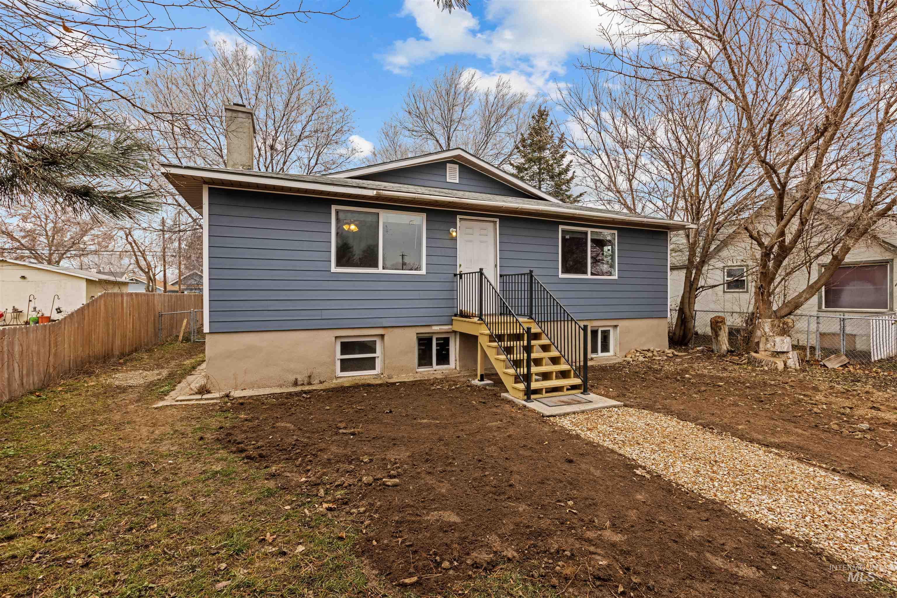 315 S Diamond St, Nampa, Idaho 83686, 3 Bedrooms, 2 Bathrooms, Residential Income For Sale, Price $450,000,MLS 98972150