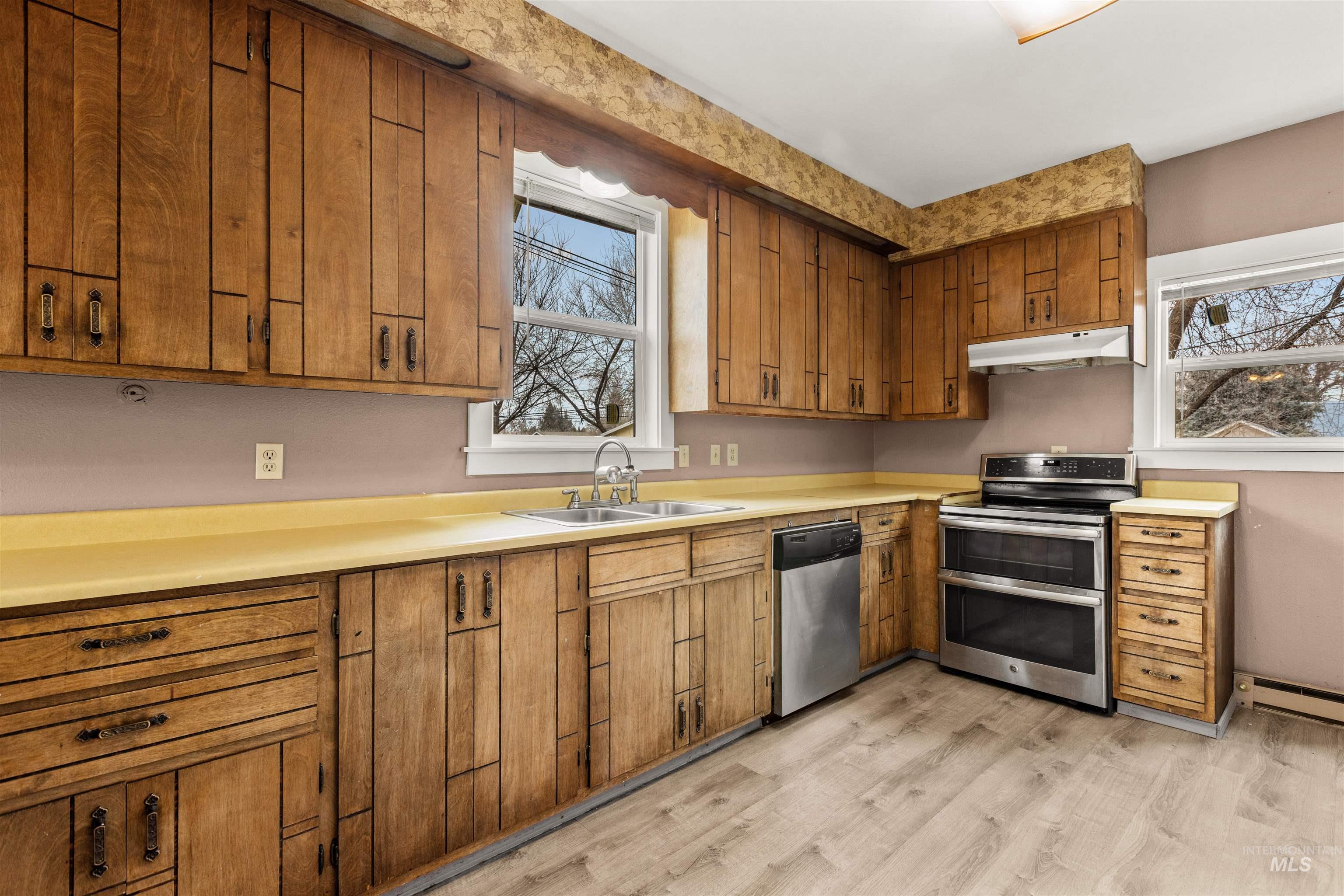 315 S Diamond St, Nampa, Idaho 83686, 3 Bedrooms, 2 Bathrooms, Residential Income For Sale, Price $450,000,MLS 98972150